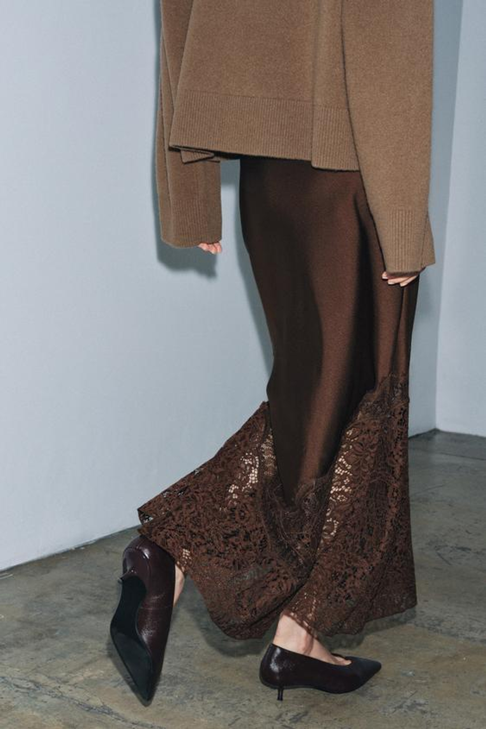 ZARA АТЛАСНАЯ ЮБКА С КРУЖЕВОМ ZW COLLECTION, КОРИЧНЕВЫЙ