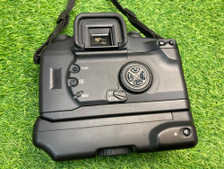 Canon EOS 33 + Battery Pack