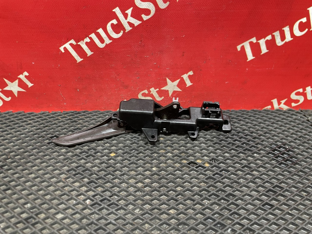 Ручка двери внутренняя левая 2023г