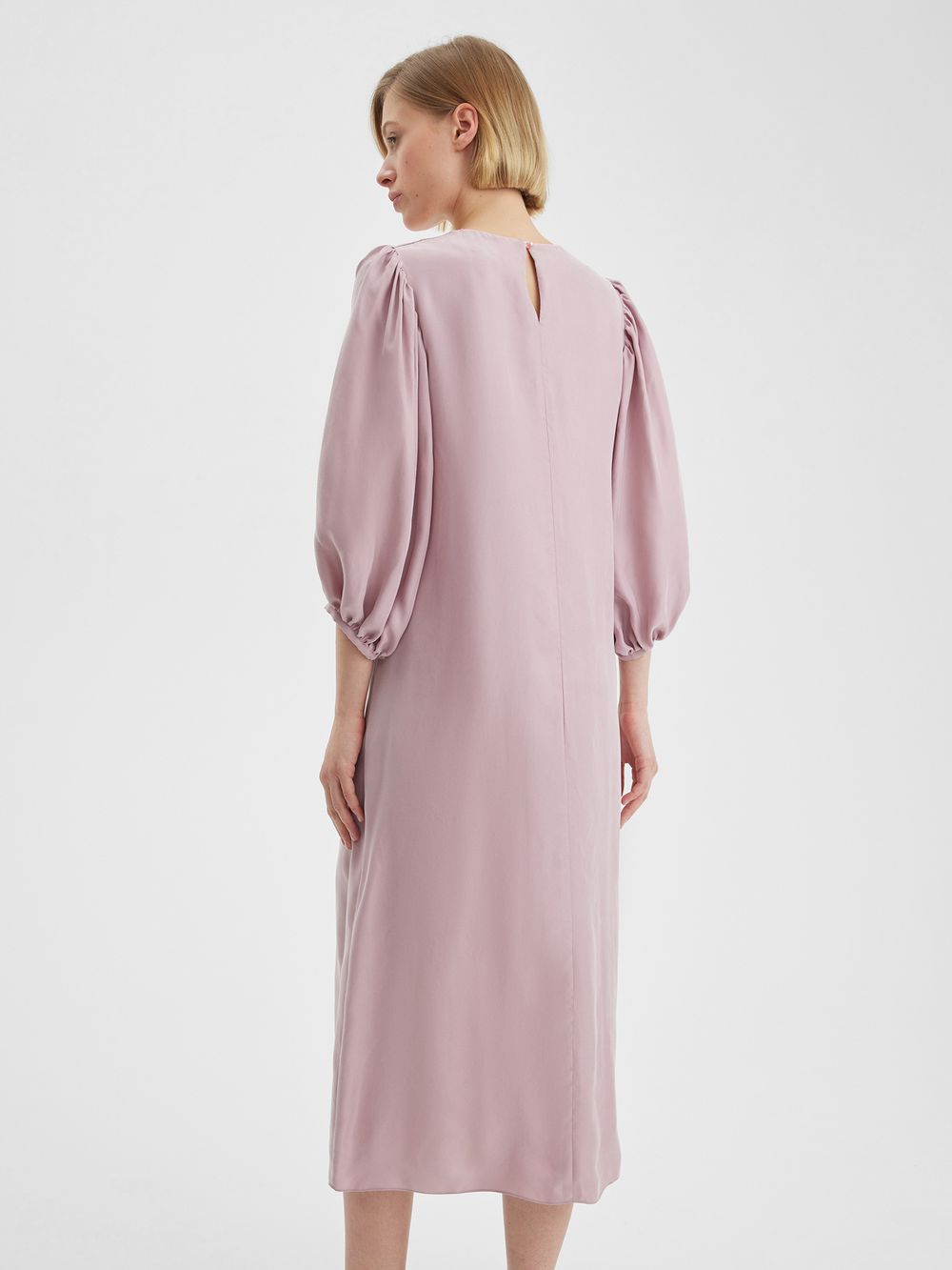 Платье с пышными рукавами цвета пудры