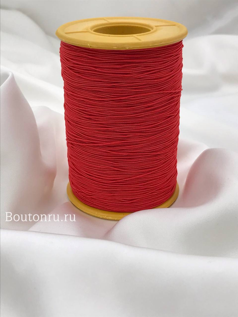 Эластичная нить красная
