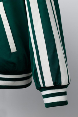 ZARA СТЕГАНЫЙ БОМБЕР В СТИЛЕ VARSITY СО СЪЕМНЫМ КАПЮШОНОМ, ЗЕЛЕНЫЙ