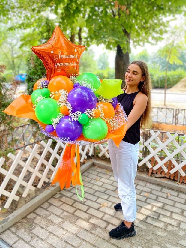 Букет из звезды с вашей надписью и латексных шаров №4068