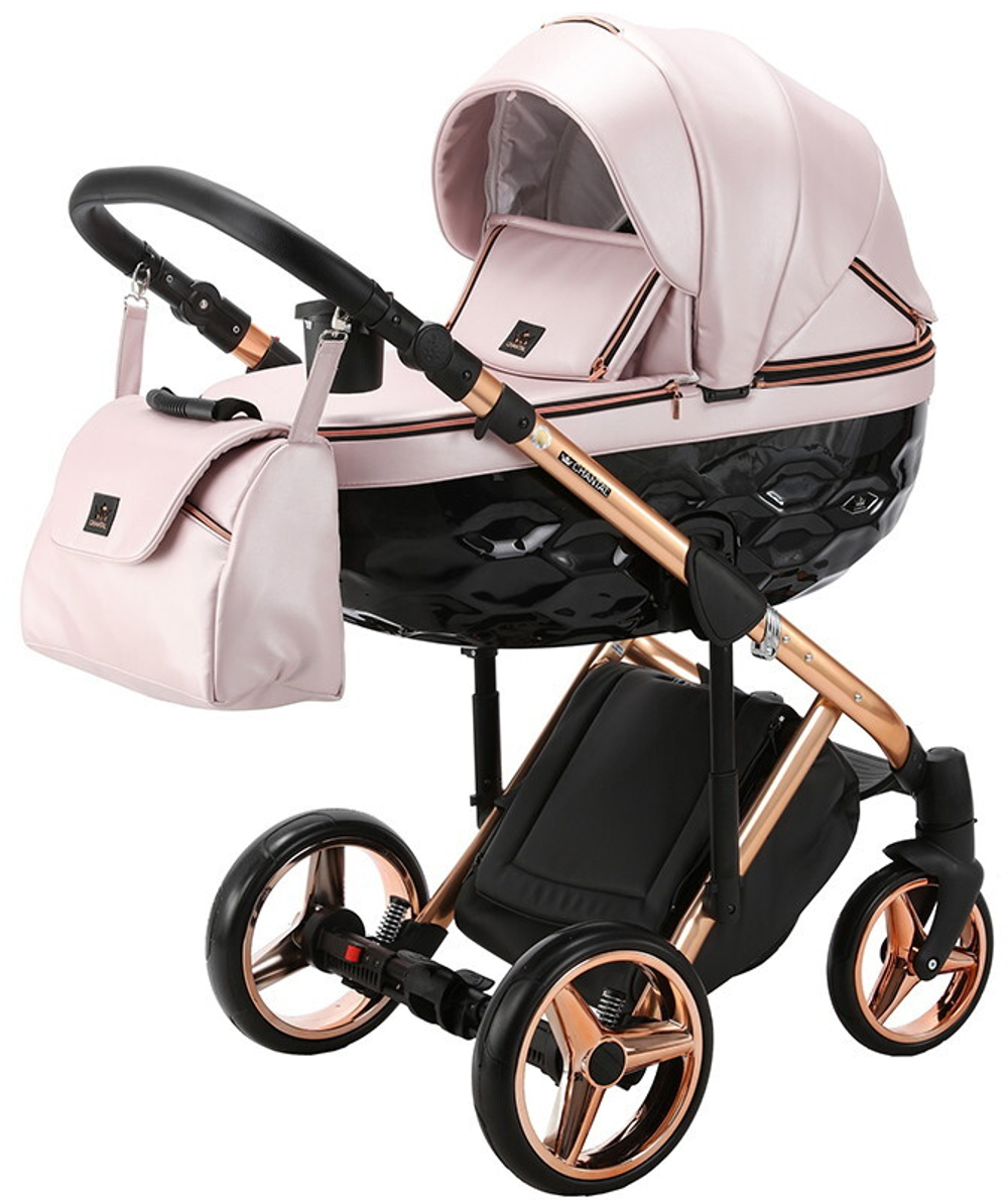 Детская коляска Adamex Chantal Special Edition Deluxe 3 в 1 C118 (СВ.РОЗ.ПЕРЛ.КОЖА МЕДН.РАМА)