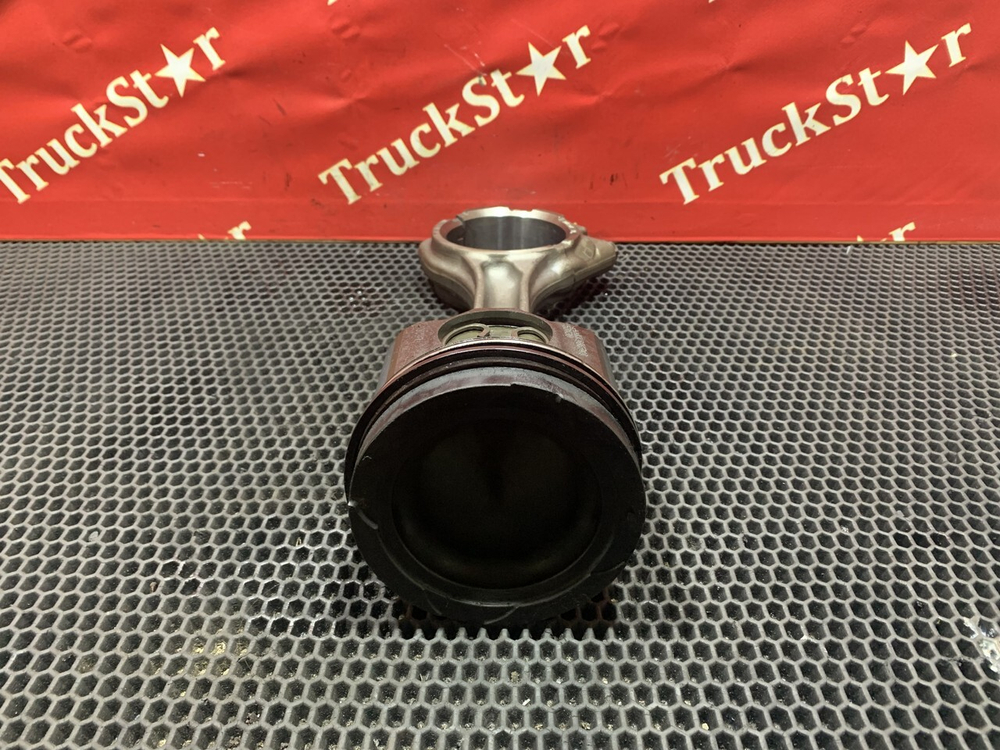 Поршень с шатуном 2021г