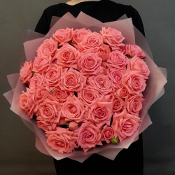 Букет из 11 коралловых кустовых роз