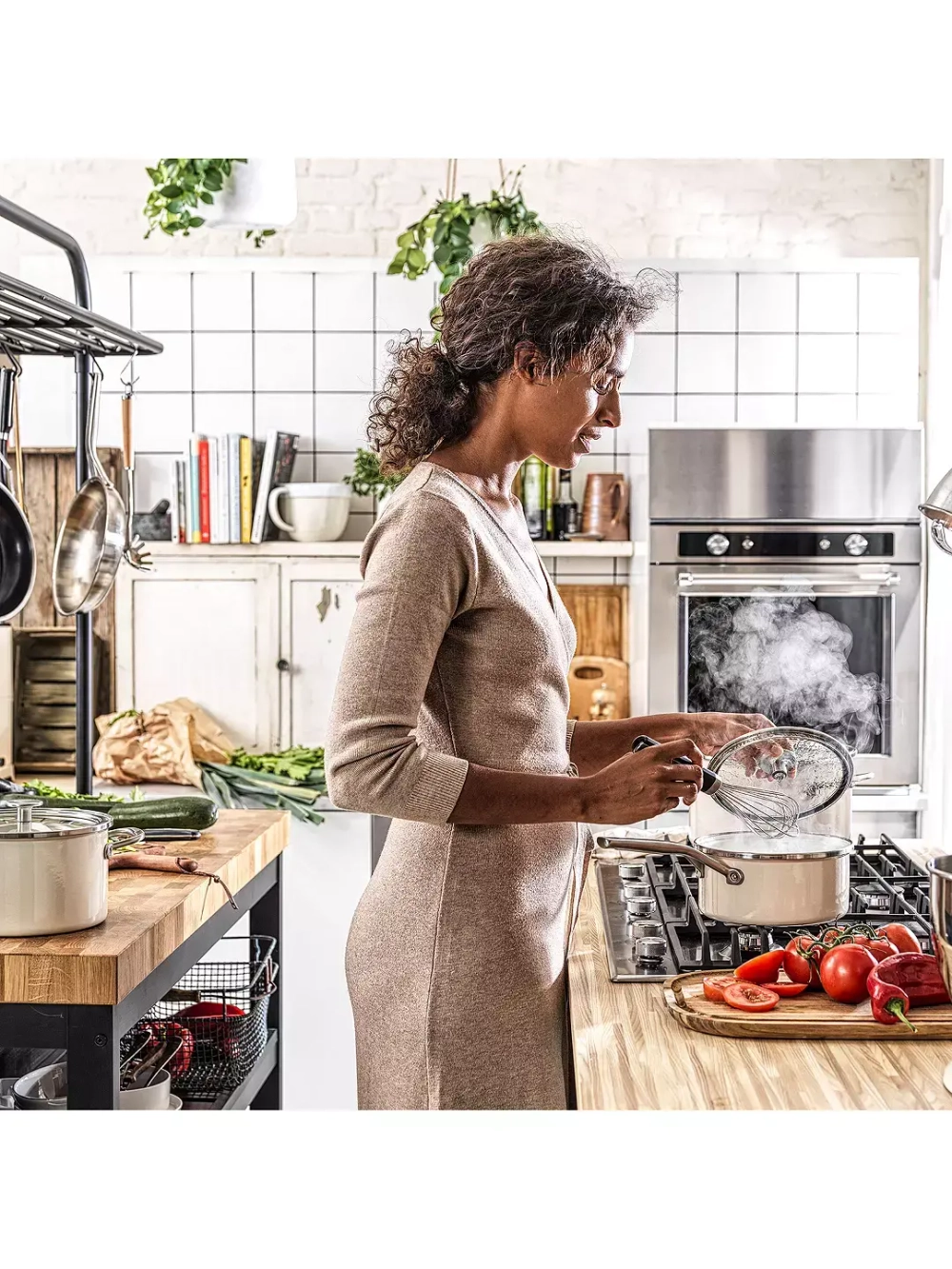 KitchenAid Кастрюля эмалированная 24 см 6 л с крышкой Миндальный крем