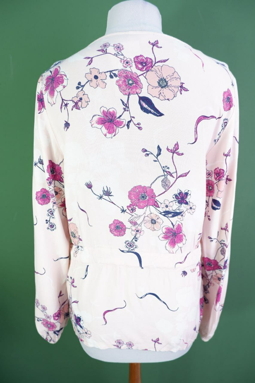 Джемпер Vila из вискозы с цветами 44-46 размер