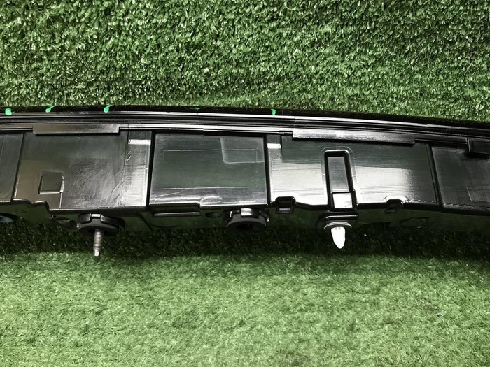 Фонарь крышки багажника Geely Monjaro (2021-н.в.)