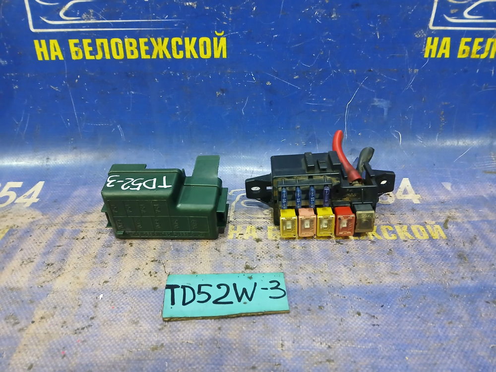 Блок предохранителей подкапотный SUZUKI ESCUDO 2000