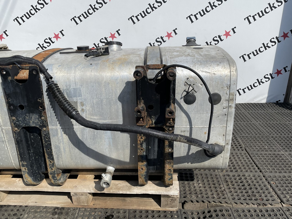 Бак топливный 760L + 100L AdBlue