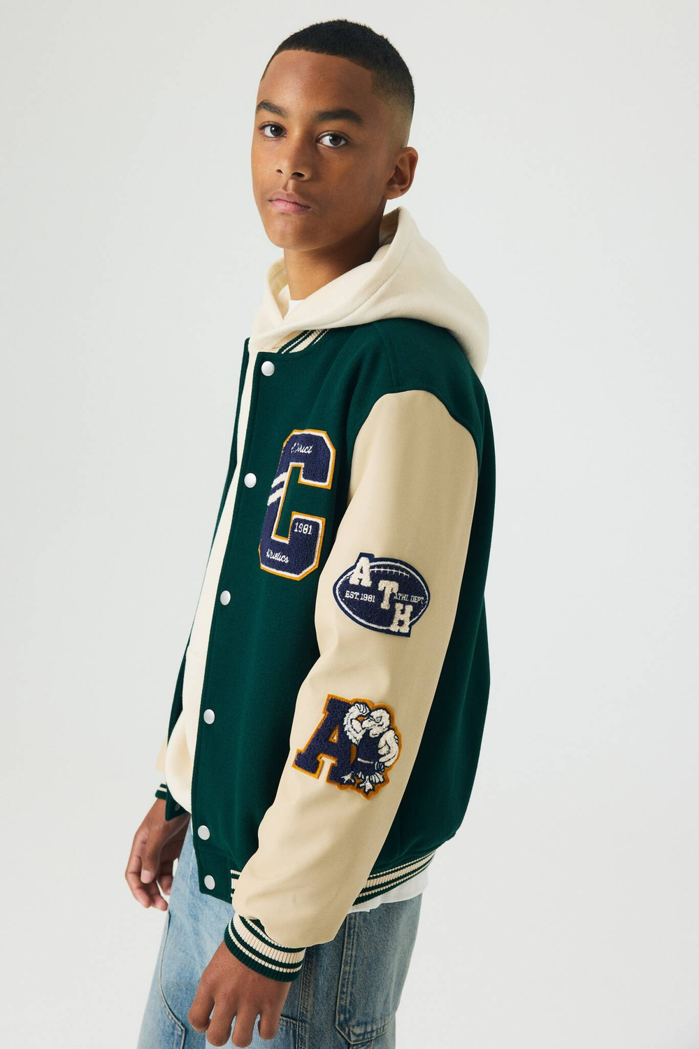 H&M Куртка-бомбер с вышивкой, зеленый