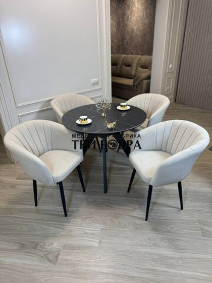 Круглый раздвижной стол "Бонжур", керамогранит, черный мрамор и стулья "Версаль"