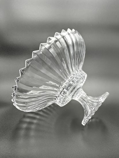 Фруктовница из стекла на ножке