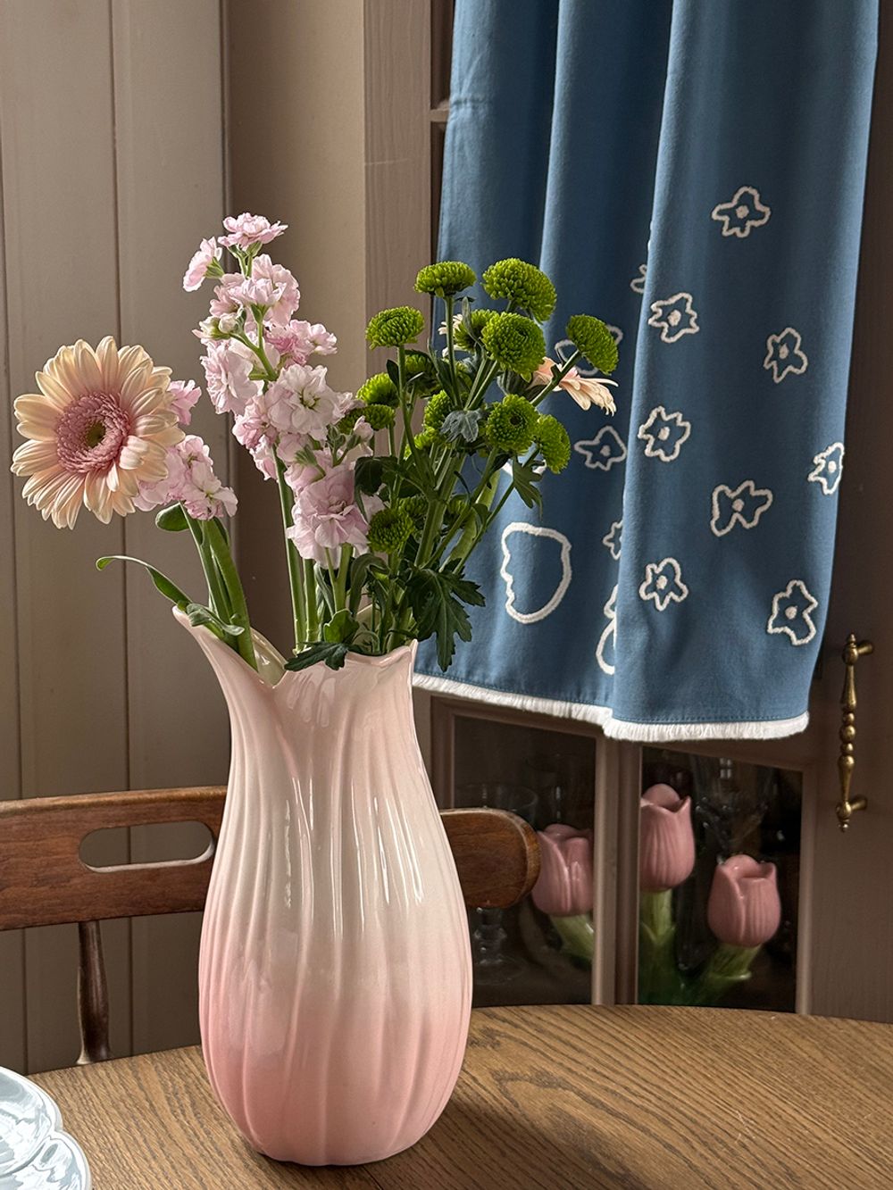 Ваза Petal нежно-розового цвета из коллекции Blossom, 26 см