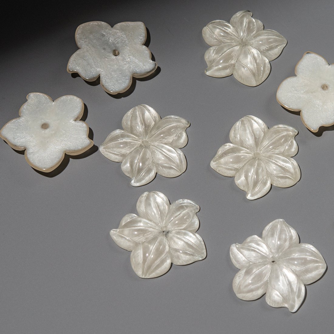 Подвеска "Цветок", 33,5мм, кремовый акрил