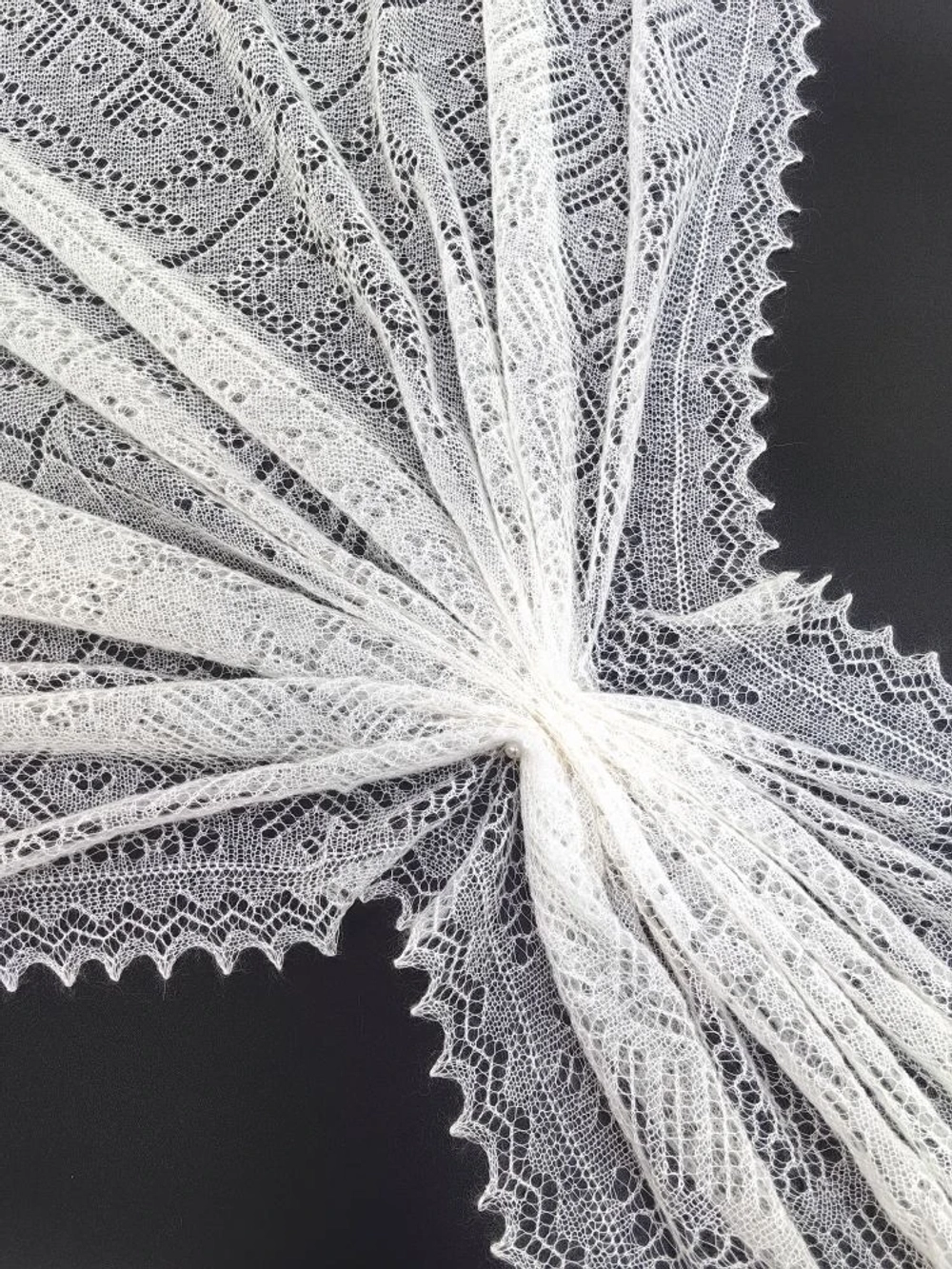 Оренбургский пуховый платок-паутинка А160-01 белый отбеленный