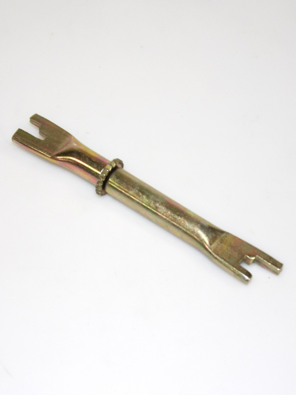 Планка распорная задних тормозов левая 5835025000 Hyundai