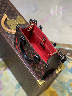 Louis Vuitton Onthego PM