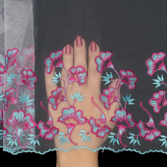 Вышивка на сетке ментол/фуксия 21 см (левая)