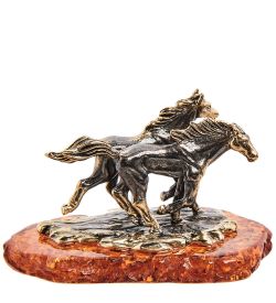 Народные промыслы AM- 421 Фигурка «Лошади Степные» (латунь, янтарь)