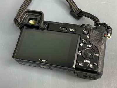 Sony A6100 kit 16-50mm 11.000 кадров