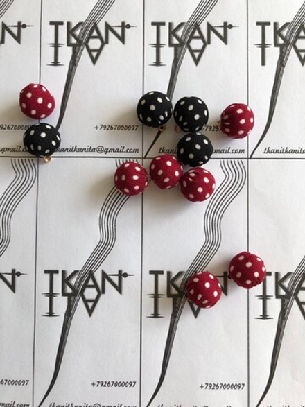 Пуговица обтяжная на металлической ножке (Ткань/металл, Бордовый фон/белый горошек, 16)