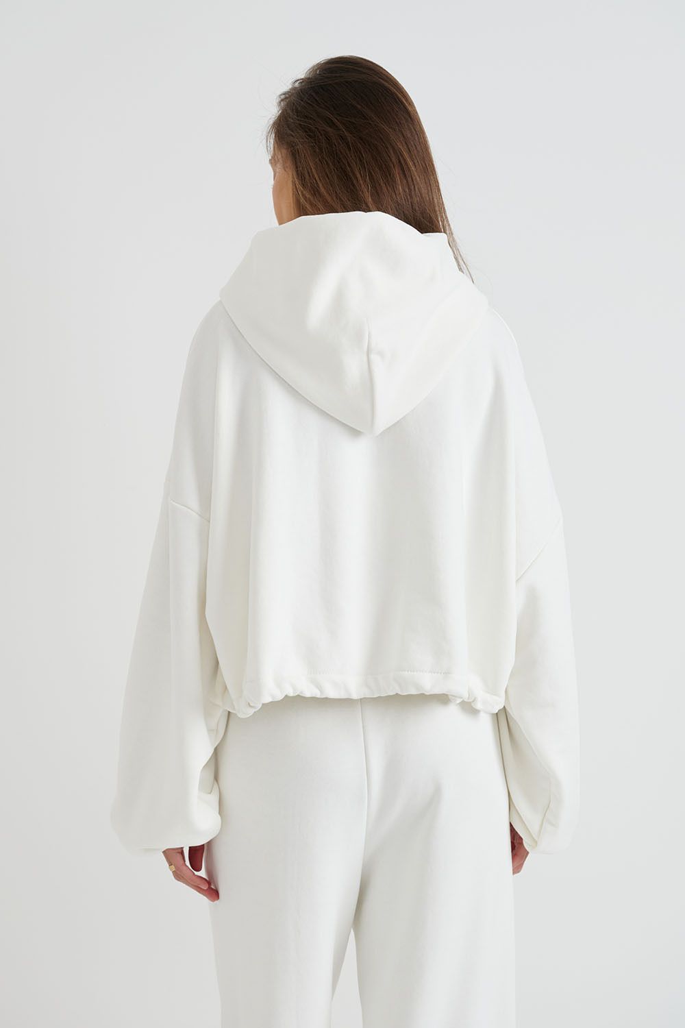 Укороченное худи на молнии кремового цвета