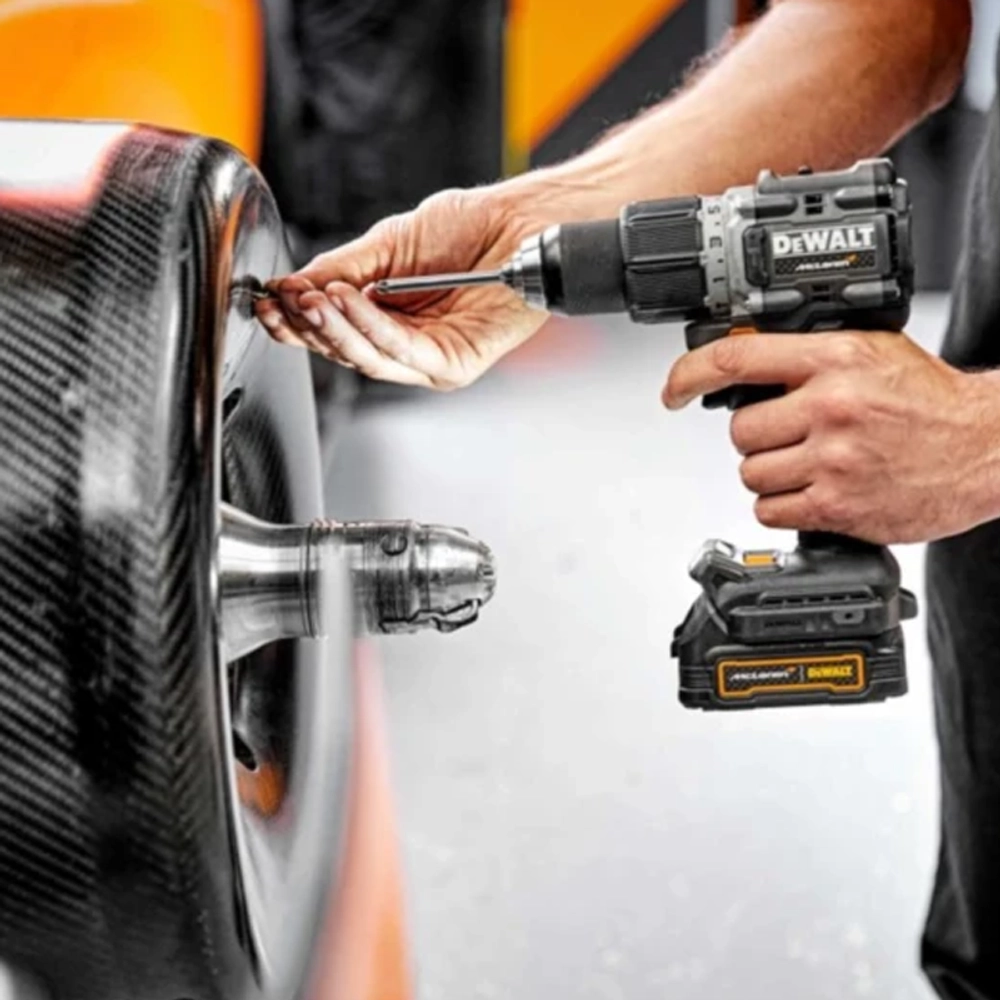 DeWalt McLaren Limited Edition DCD85ME2GT аккумуляторный шуруповерт (2 x 1.7 Ач, ЗУ) DCD85ME2GT-QW