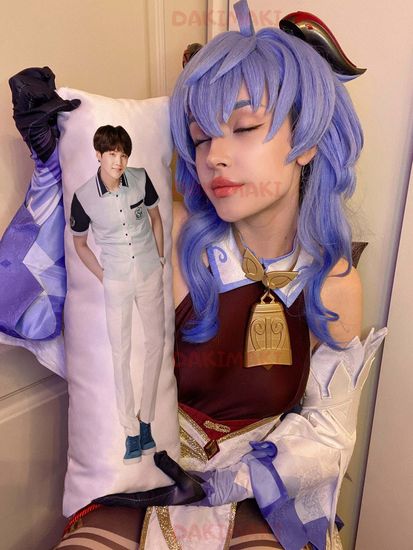 Мини дакимакура Шуга из БТС | BTS арт. M0183, 60х20 см