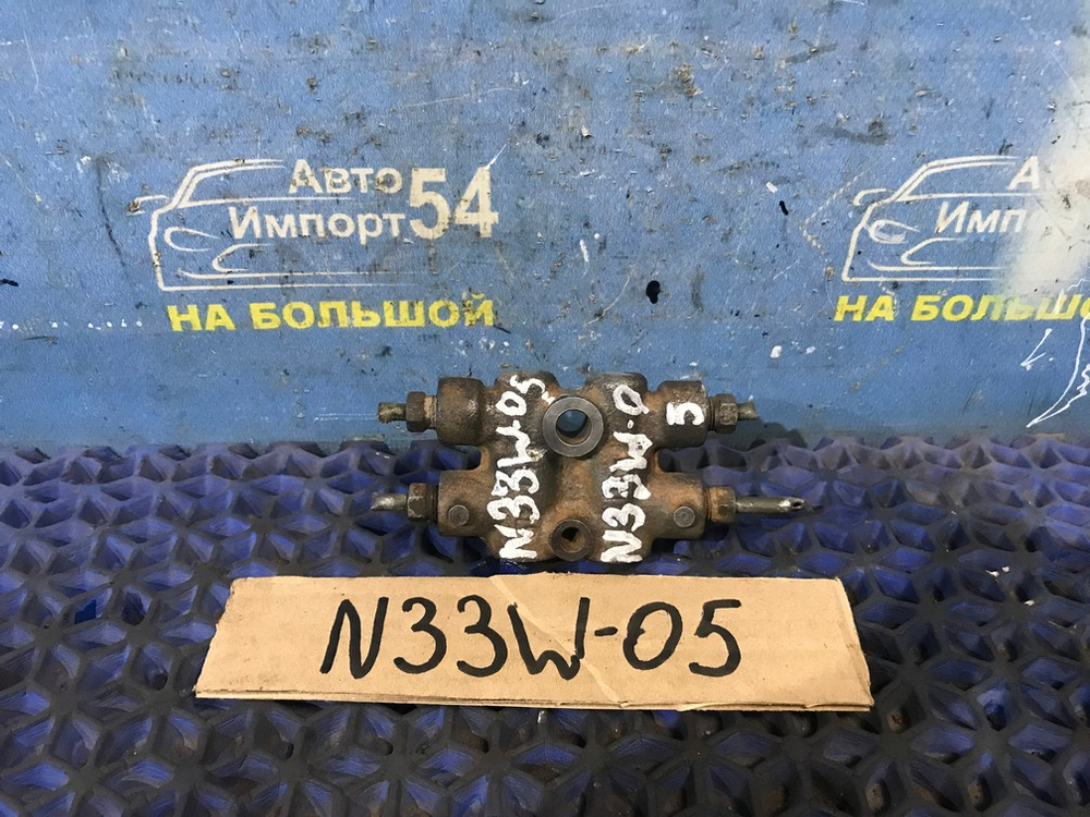 Распределитель тормозной MITSUBISHI CHARIOT 1995