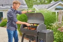 Пеллетный гриль-коптильня Broil King Pellet Crown 500, чёрный