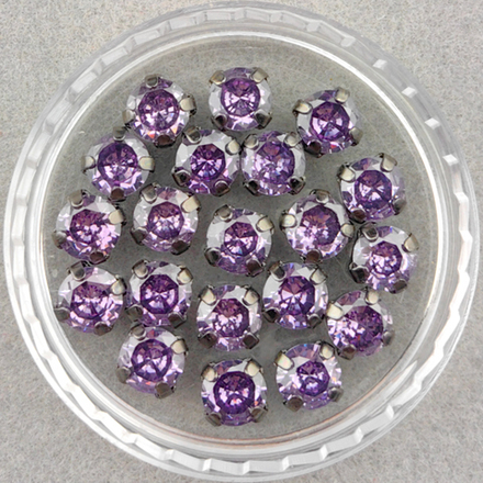 Фианиты шатоны в оправах, лиловый/темная сталь