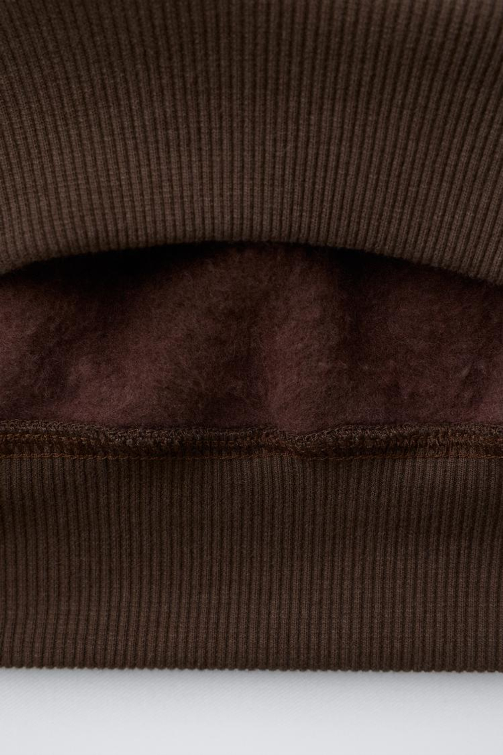 ZARA ТОЛСТОВКА С ПРИНТОМ ГРИНЧА ™ DR. SEUSS ENTERPRISES ©, КОРИЧНЕВЫЙ