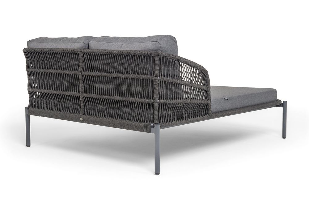 "Позитано" лежак плетеный из роупа, каркас алюминий темно-серый (RAL7024) муар, роуп темно-серый круглый, ткань темно-серая 027
