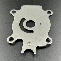 Пластина помпы охлаждения Suzuki DT40-65 (Omax)