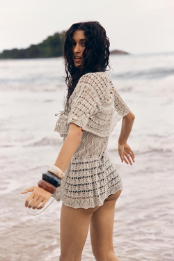 ZARA ТОП ИЗ АЖУРНОГО ТРИКОТАЖА С ВОЛАНОМ, СЕРЫЙ