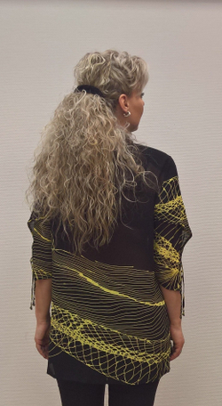 Женская рубашка из вискозы с желтым или красным принтом