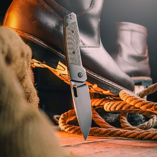 Нож Artisan Cutlery 1874G-BCF Gambit Queen с клинком из стали CPM-S90V, рукоять Titan / Carbon