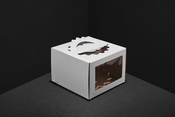 Короб 26 х 26 х 20 см с ручкой и 3 окнами для тортов до 3 кг