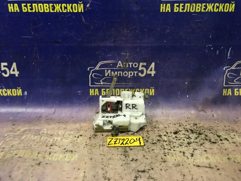 Замок двери задней правой TOYOTA AVENSIS 2002