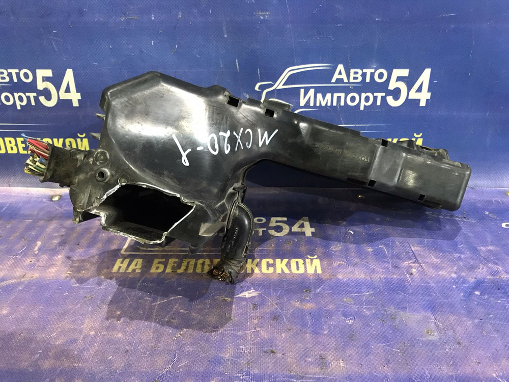 Блок предохранителей подкапотный TOYOTA PRONARD 2000