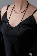 Нить-трансформер "Венеция" из черного венецианского бисера с графитовым магнитом