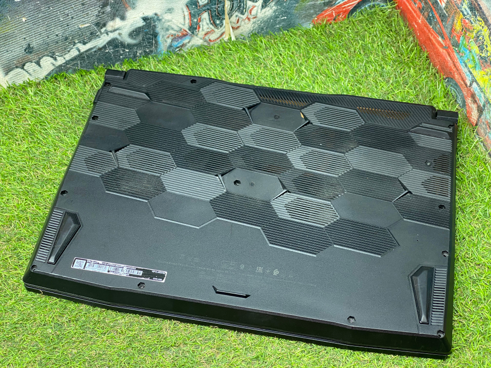Игровой MSI 15' Ryzen 5 7535HS/IPS 144Гц/RTX 4050 6GB/24GB DDR5/512GB/ Bravo 15 C7VE-070XRU/Windows 11