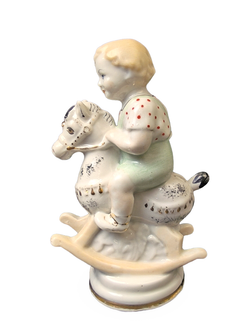 Фарфоровая статуэтка "Мальчик на лошадке" (Полонное ЗХК)