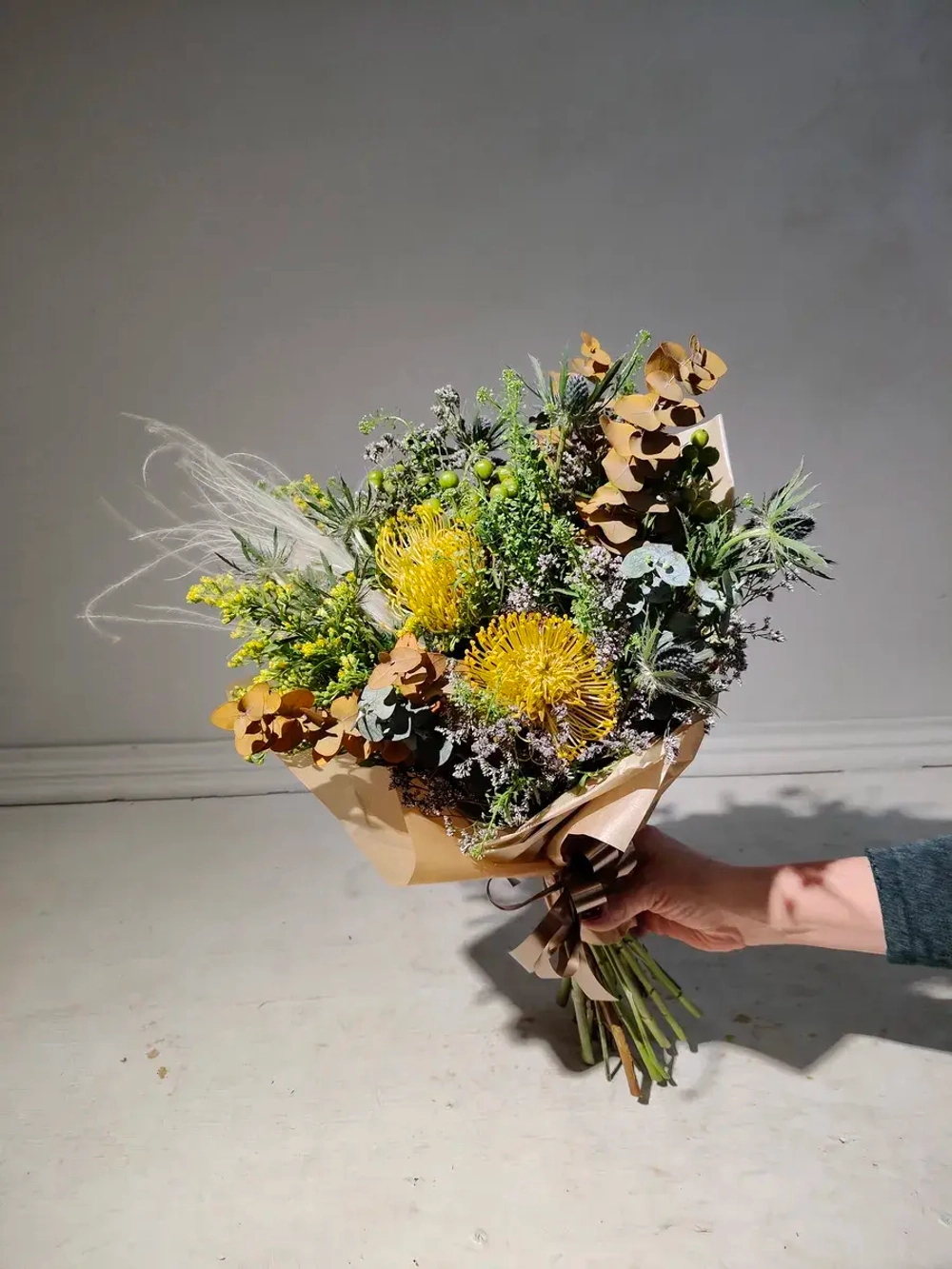 Экзотический интерьерный букет с цветами из Кении (С0069)