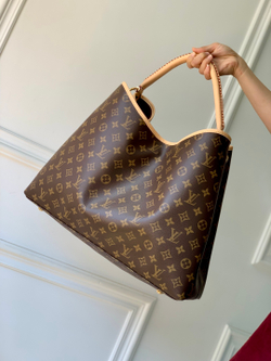 Louis Vuitton Again