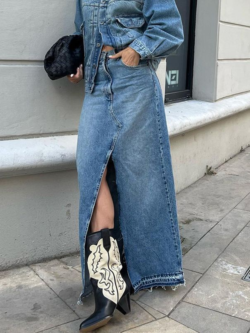 Юбка джинсовая, с асимметрией, с необработанным краем,  длинная