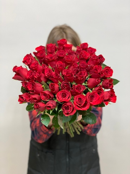 Букет 50 роз Кения 40 см в ленте красные