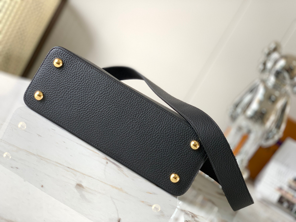 Louis Vuitton Capucines MM